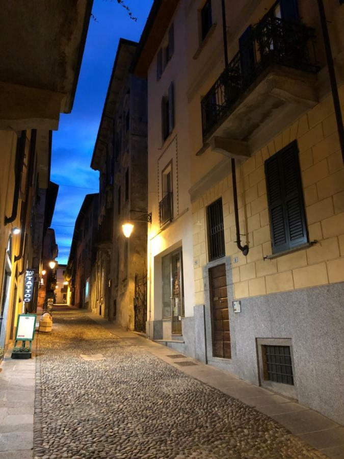 Апартаменты La Via Degli Artisti Арона Экстерьер фото