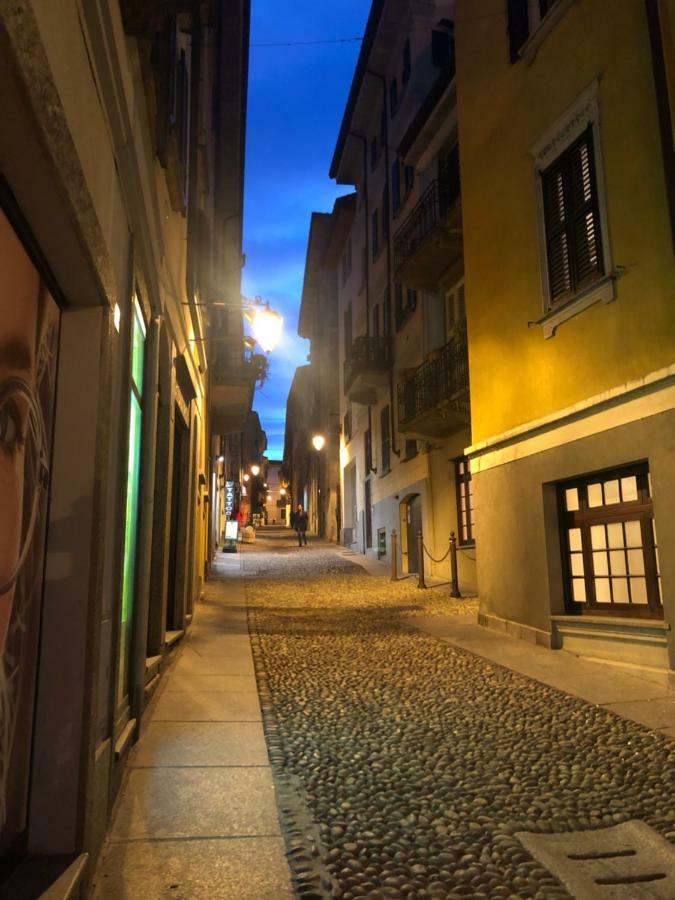 Апартаменты La Via Degli Artisti Арона Экстерьер фото